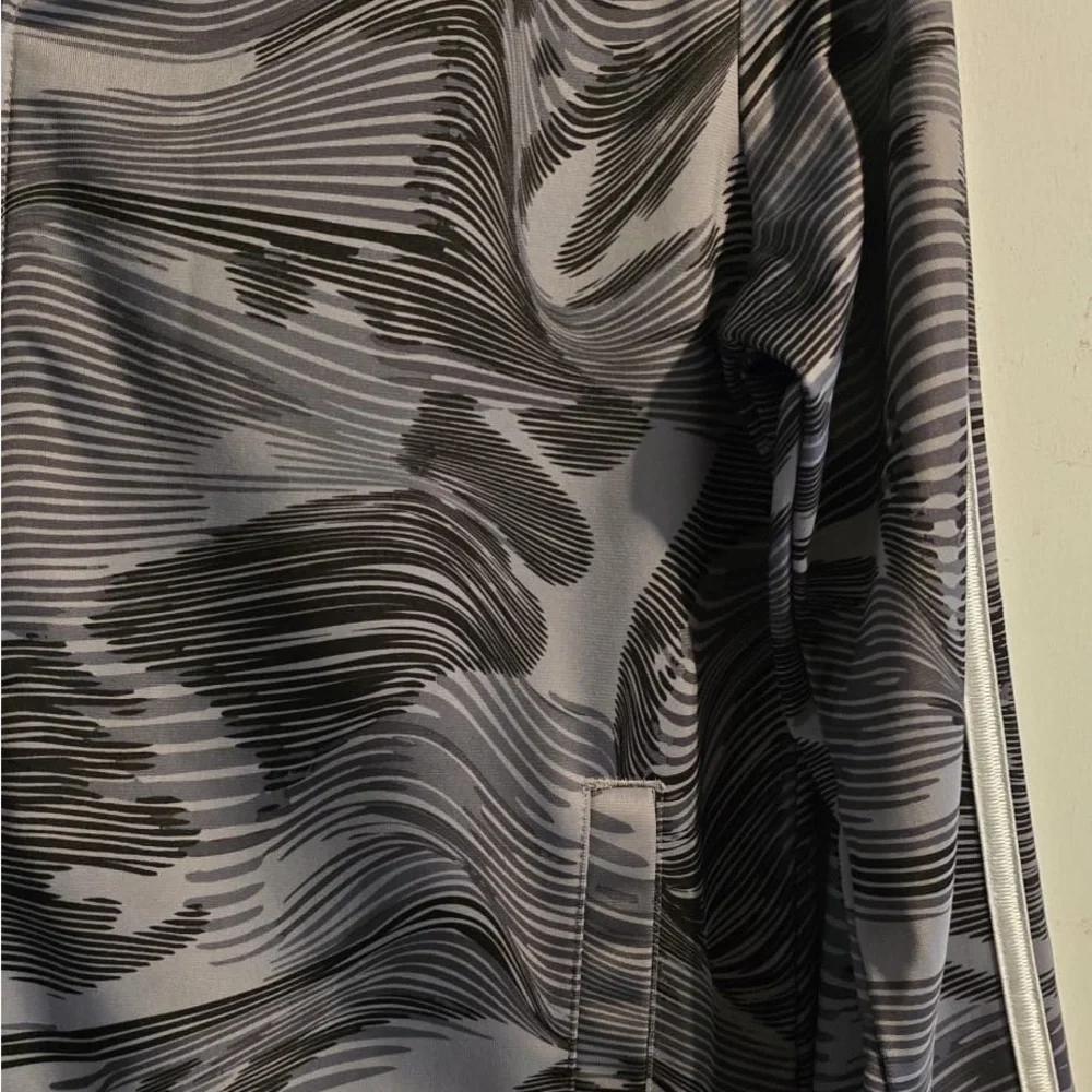 Adidas Men's Black and Gray Windbreaker